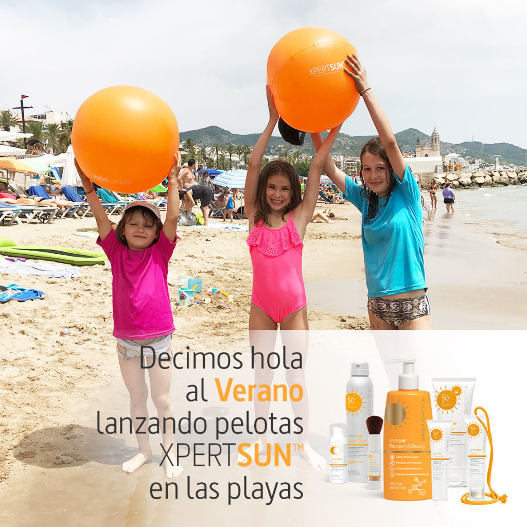 SingulaDerm reparte 1.000 pelotas en las playas para concienciar a las familias sobre la importancia de proteger la piel